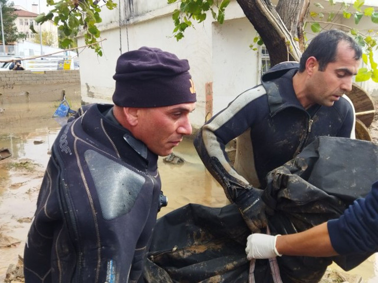 Son dakika... Zonguldakta kaybolan kuru yük gemisi battı Bakan Yerlikaya sel felaketinde son durumu açıkladı: 9 can kaybı