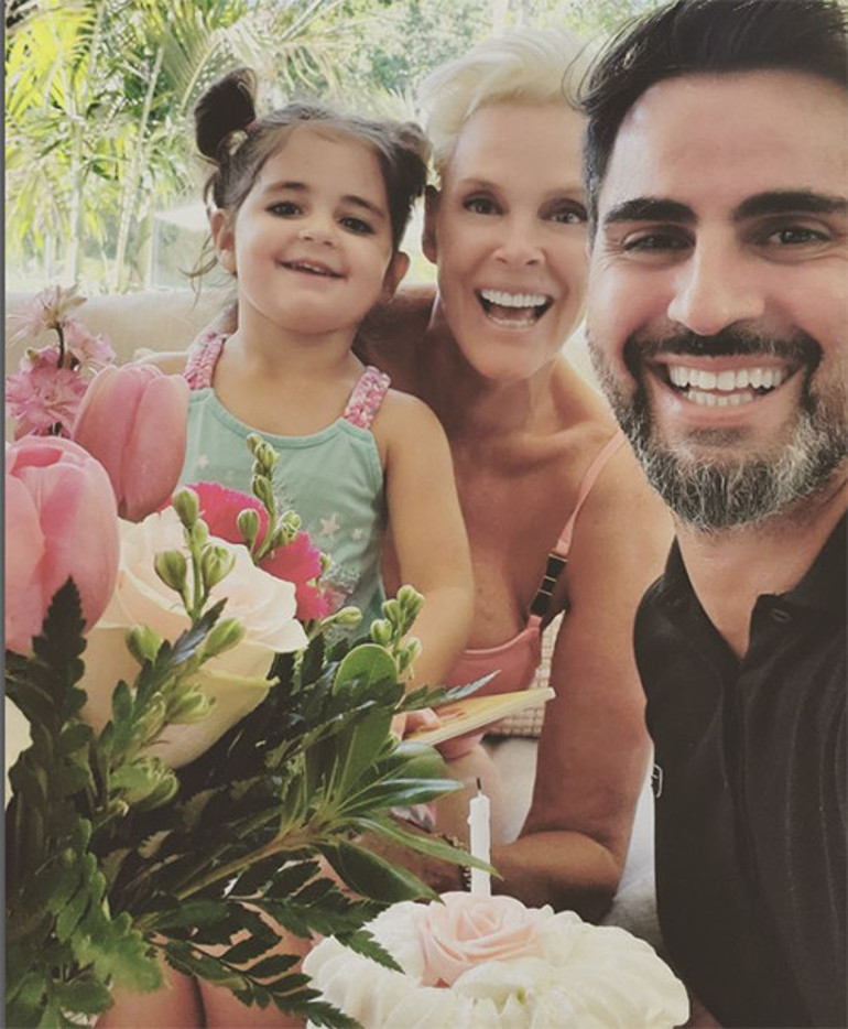 Adamlar 79 yaşında baba oluyor... Ben 55 yaşında hamile kalınca herkes bana parmak salladı