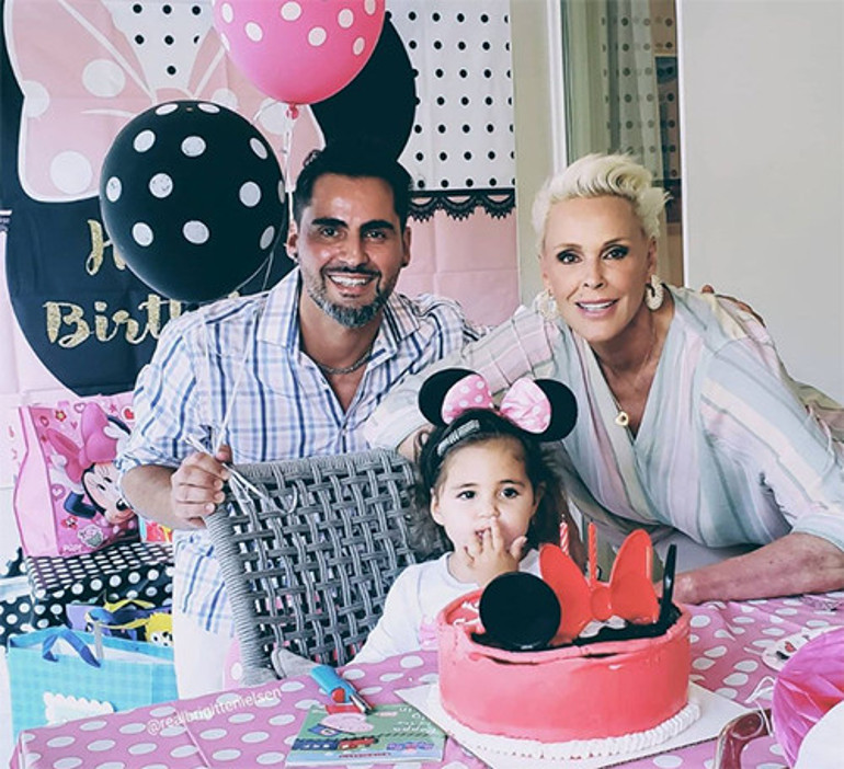 Adamlar 79 yaşında baba oluyor... Ben 55 yaşında hamile kalınca herkes bana parmak salladı