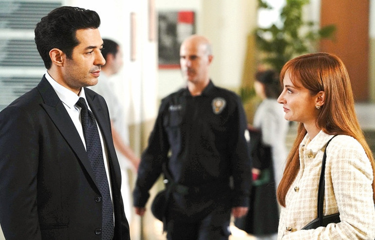 Başak Gümülcinelioğlu: Bir okurken bir oynarken bir de izlerken ağlıyorum