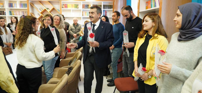Bakan Tekin Öğretmenler Günü’nü kutladı