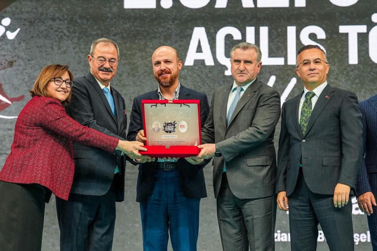 Gazi Oyunlarının meşalesi yakıldı