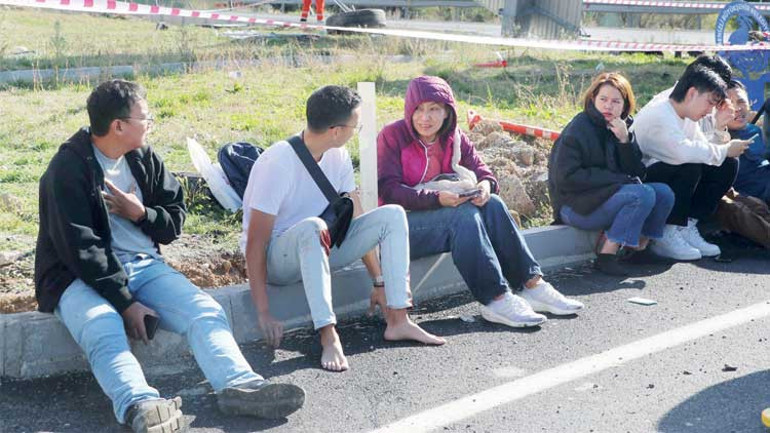 Turist ve rehberi kazada öldü: 25 Taylandlı yaralı