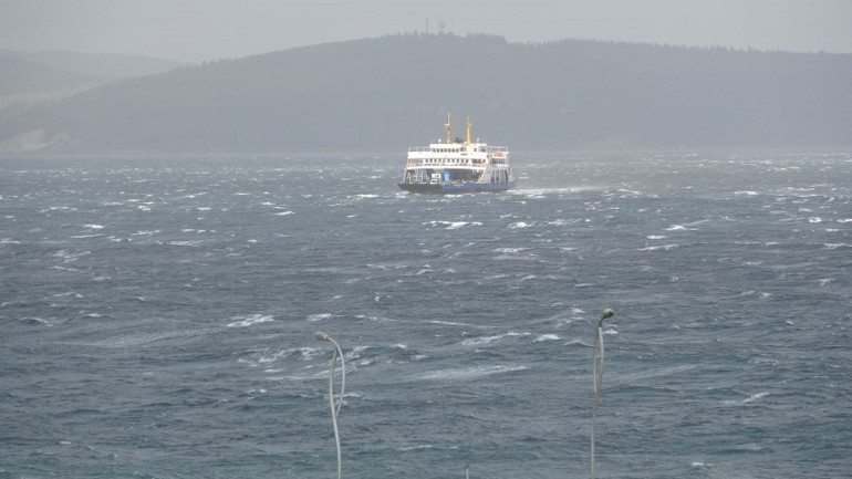 İstanbulda fırtına ve kuvvetli yağış alarmı İki ilçeye dikkat çekildi: Meteoroloji, Valilik ve AKOMdan peş peşe uyarılar