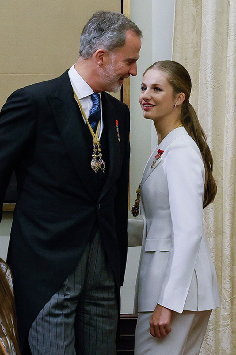 Ailesi giderek yükselen çılgınlığa böyle yanıt verdi: Madem bu kadar çok seviyorsunuz, gelin konuşun