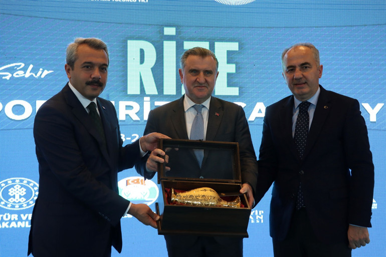 Bakan Bak, Rize’de Spor Turizmi Çalıştayı’na katıldı Talep edilen ülkeyiz...