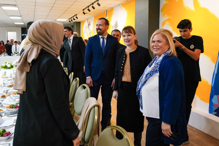 Demirören Medya Lisesi, şehit edilen öğretmenleri unutmadı