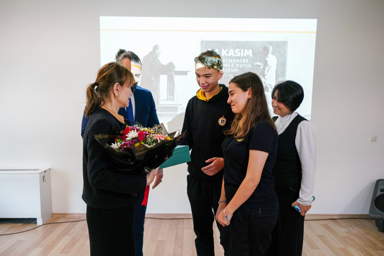 Demirören Medya Lisesi, şehit edilen öğretmenleri unutmadı