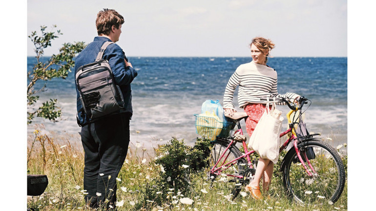 Savaşıyor ve sevişiyor