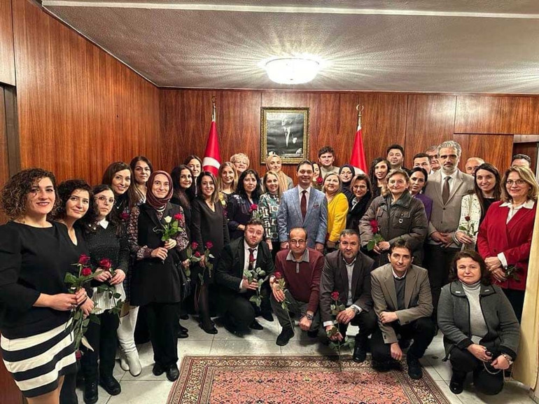Ulusları kurtaracak olan yalnız öğretmenlerdir