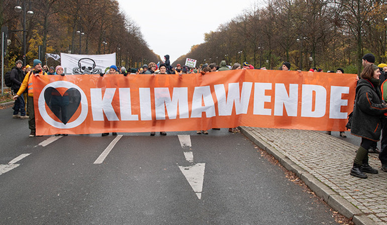 ‘Son’ eyleme kalabalık geldiler