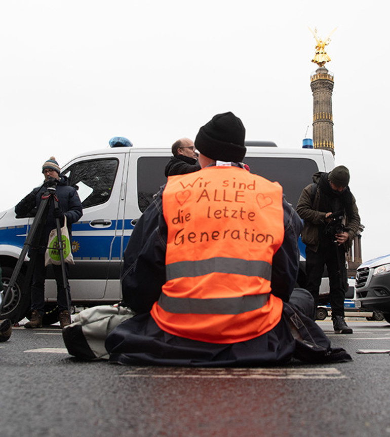 ‘Son’ eyleme kalabalık geldiler