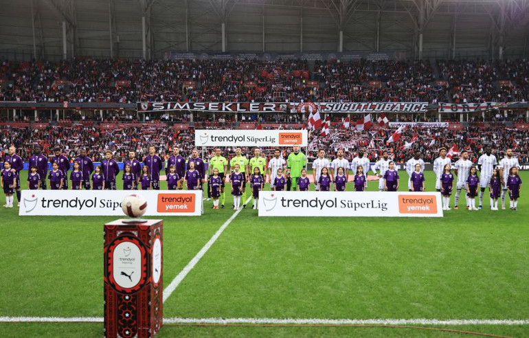 Samsunspor - Beşiktaş maçında gol atan Cenk Tosun, Burak Yılmazı geçip Süper Ligde rekor kırdı Rıza Çalımbay yönetiminde dikkat çeken istatistik