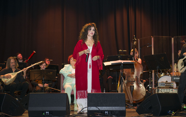 Selda ve Serenad Bağcan’a Londra’da alkış koptu