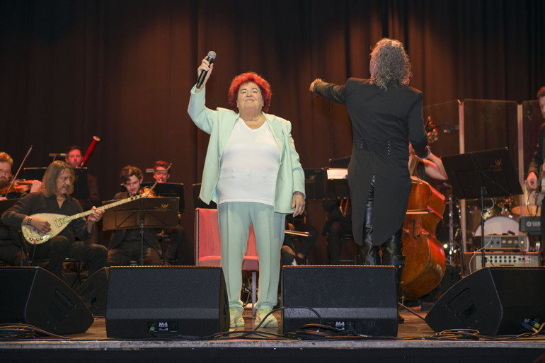 Selda ve Serenad Bağcan’a Londra’da alkış koptu