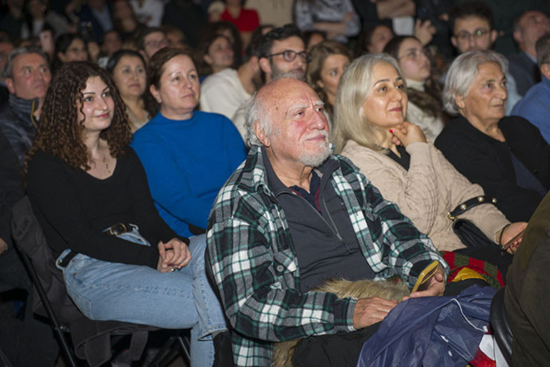 Selda ve Serenad Bağcan’a Londra’da alkış koptu