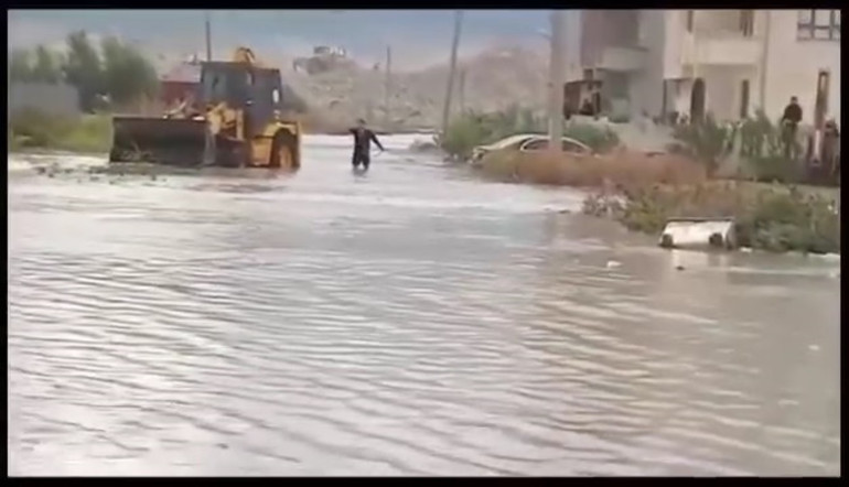 Hatay İskenderunda şiddetli yağış Cadde ve sokaklar su altında kaldı