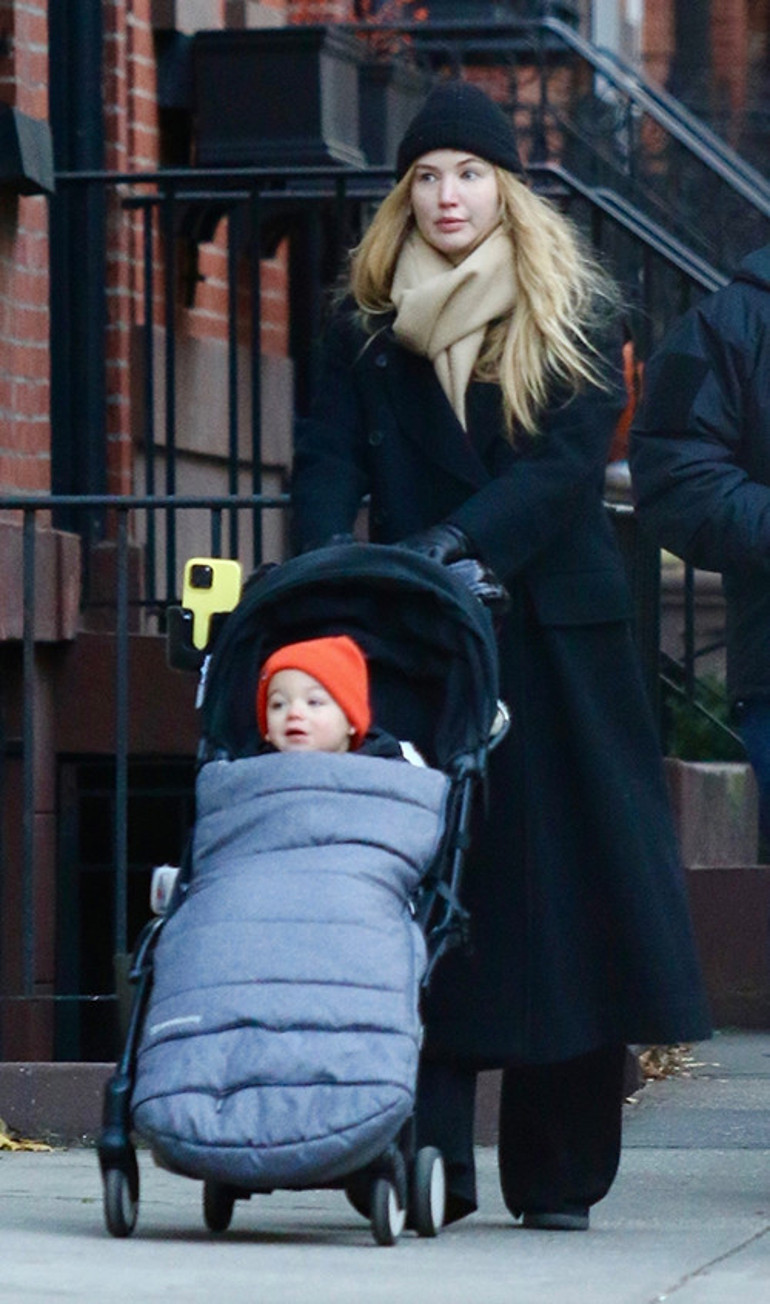 Ünlü yıldız estetik iddialarını reddetti... Benim bıçak altına yatmaktan ödüm kopar