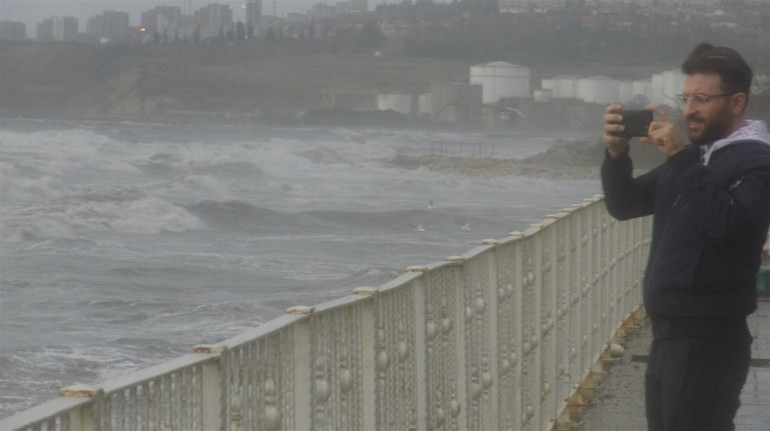 Meteorolojiden 21 ile sarı ve turuncu uyarı: Sağanak ve fırtına bugün de devam edecek
