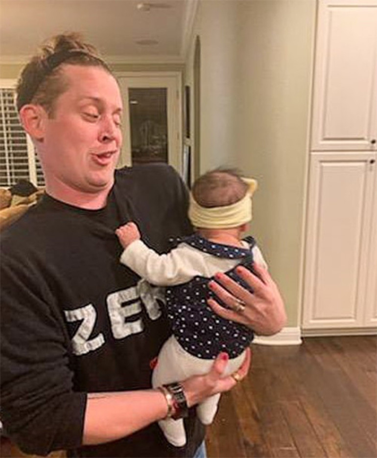 Babasının zoruyla oyuncu olmuştu: Eski çocuk yıldız bebek bezi değiştirip alışveriş yapıyor... O artık bir aile babası