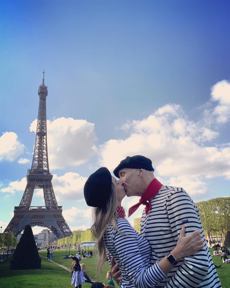 58 yaşındaki ünlü model yine yarı çıplak poz verdi: Saklayacak bir şeyim yok ki