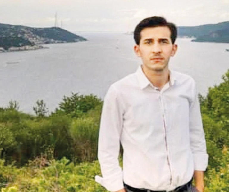 Batı’yı fırtına vurdu... Çatılar uçtu direkler devrildi köprü çöktü: İstanbul’da 1 kişi hayatını kaybetti