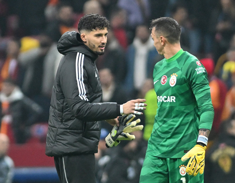 Manchester United efsanesi Paul Scholes çılgına döndü: Çok garip, utanç verici Galatasaray golünden sonra gülüyor...