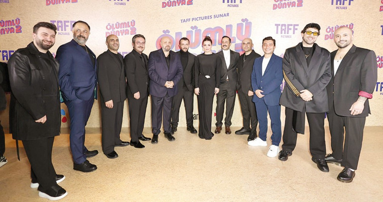 Ölümlü Dünya 2 galasına ünlü akını