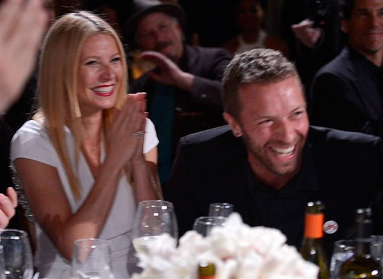 Bir zamanlar o da aynı adamı sevmişti... Eski kocasının sevgilisiyle el ele poz verdi