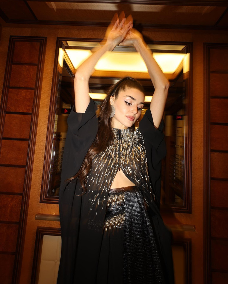 Kızıldeniz Uluslararası Film Festivaline Hande Erçel ve Meryem Uzerli damgası