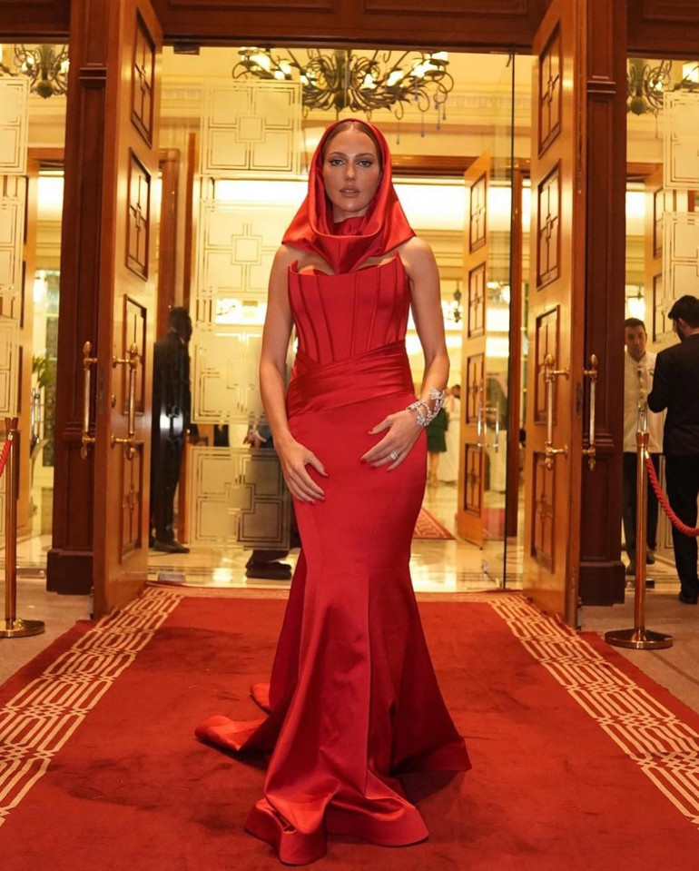 Kızıldeniz Uluslararası Film Festivaline Hande Erçel ve Meryem Uzerli damgası