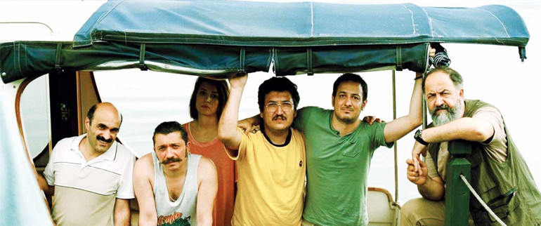 Yine öldürürken güldürüyorlar