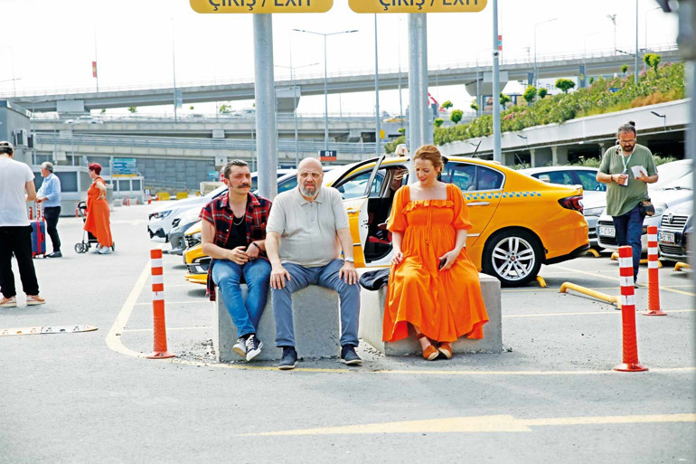 Yine öldürürken güldürüyorlar