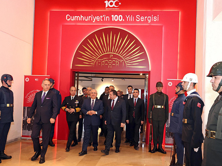 Bakan Güler, Cumhuriyetin 100üncü Yılı Sergisini açtı... 7 ay boyunca ziyaret edilebilecek