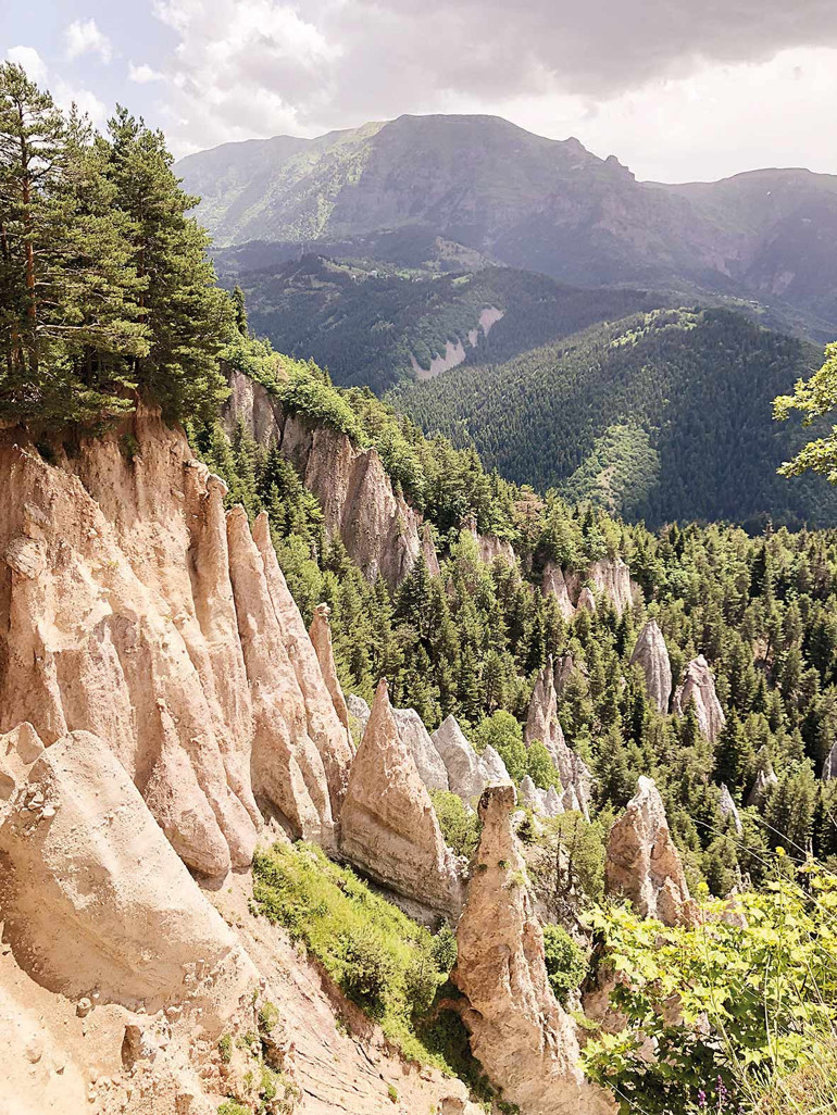 Sınıra yakın, göğe komşu: Artvin