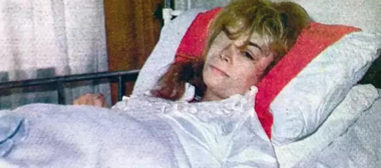 Demet Akalın, Bergenin mezarını ziyaret etti