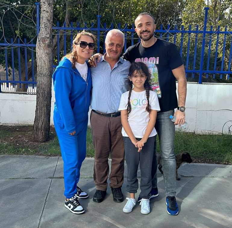 Demet Akalın, Bergenin mezarını ziyaret etti