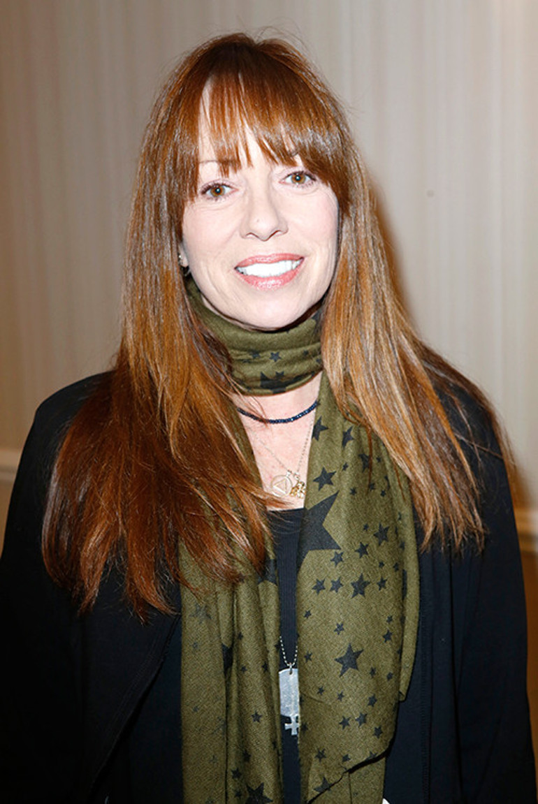 Ünlü şarkıcı kızlarına korkunç bir miras bıraktı: Düğünümden bir gece önce beni taciz etti: Babam karanlık yanları olan bir canavardı