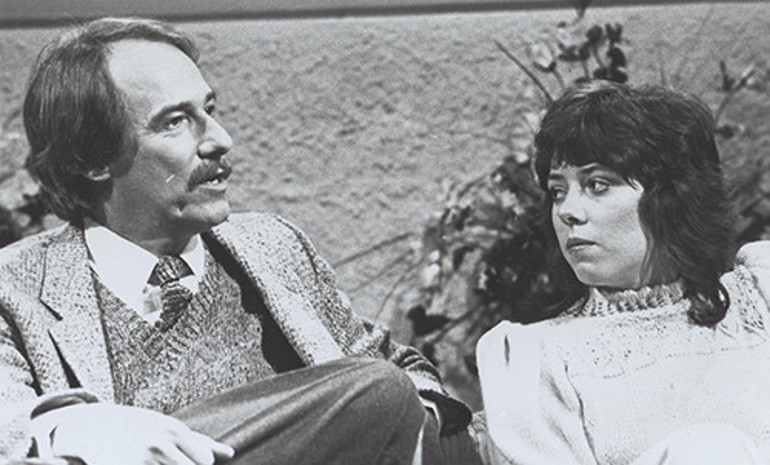 Ünlü şarkıcı kızlarına korkunç bir miras bıraktı: Düğünümden bir gece önce beni taciz etti: Babam karanlık yanları olan bir canavardı