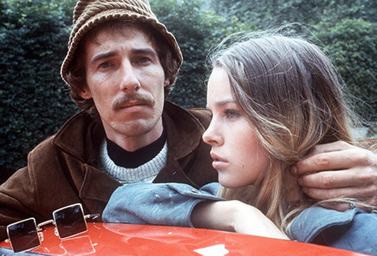 Ünlü şarkıcı kızlarına korkunç bir miras bıraktı: Düğünümden bir gece önce beni taciz etti: Babam karanlık yanları olan bir canavardı