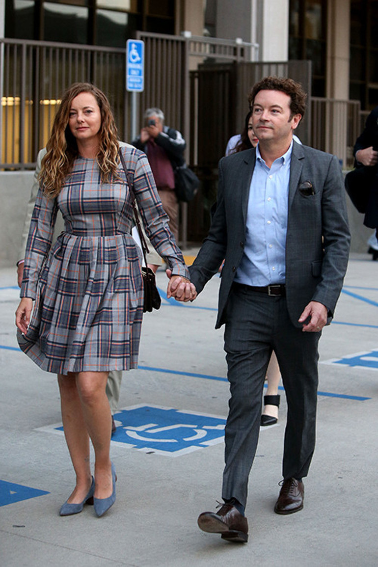 Ünlü şarkıcı kızlarına korkunç bir miras bıraktı: Düğünümden bir gece önce beni taciz etti: Babam karanlık yanları olan bir canavardı