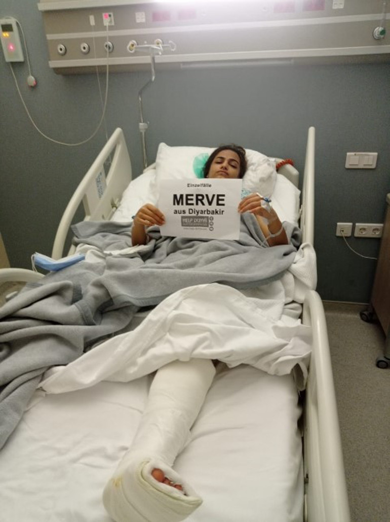 Gittiği bütün doktorlar kesilmek zorunda dedi... Mervenin bacağını yüzyılın cerrahı kurtardı Meslek hayatımda ilk kez görüyorum