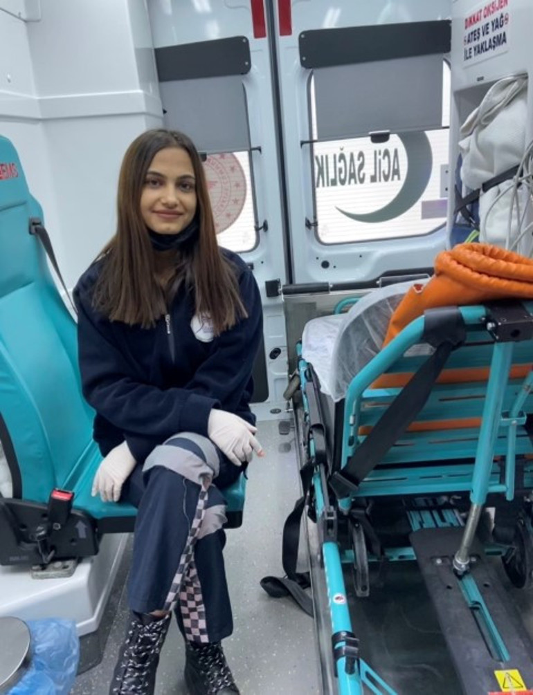 Gittiği bütün doktorlar kesilmek zorunda dedi... Mervenin bacağını yüzyılın cerrahı kurtardı Meslek hayatımda ilk kez görüyorum