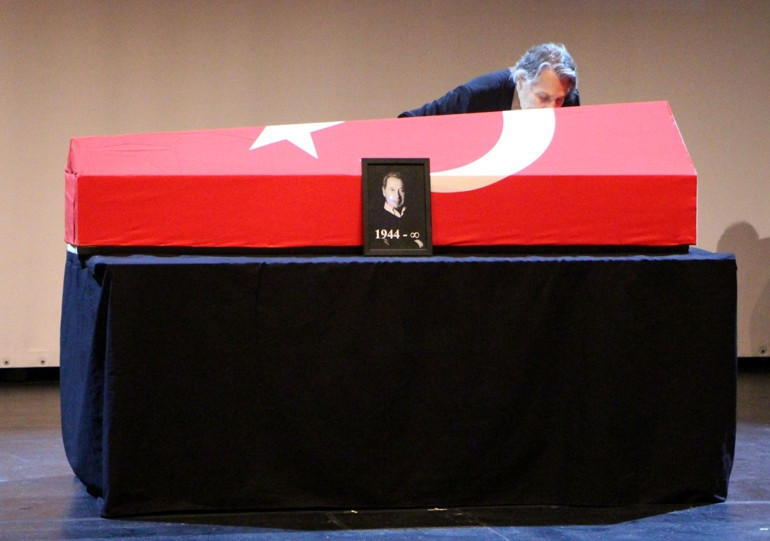Usta sanatçı Can Gürzap son yolculuğuna uğurlandı