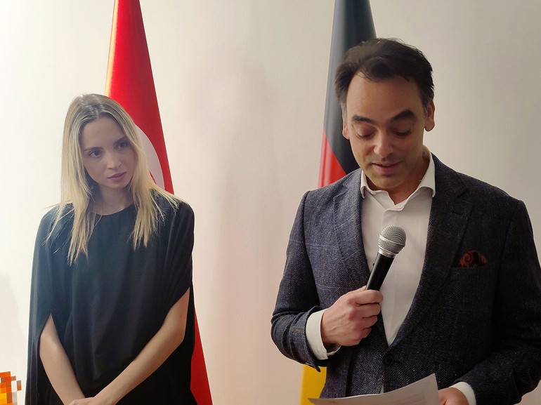 İlk kişisel sergisini Düsseldorf’da açtı
