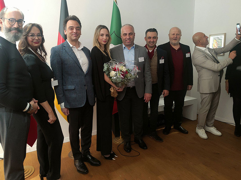İlk kişisel sergisini Düsseldorf’da açtı