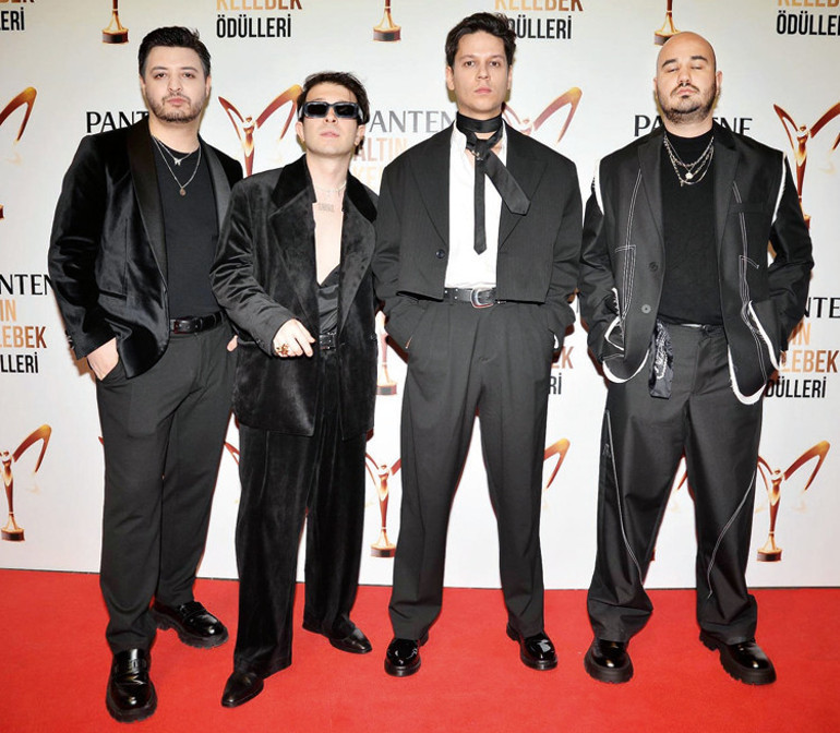 Kırmızı halıda göz kamaştırdılar...49. Pantene Altın Kelebek Ödül Töreninde kıyafetler yarıştı