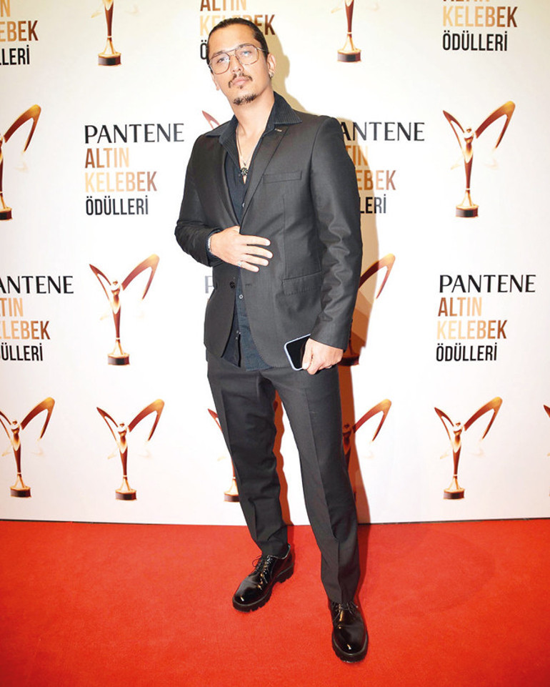 Kırmızı halıda göz kamaştırdılar...49. Pantene Altın Kelebek Ödül Töreninde kıyafetler yarıştı