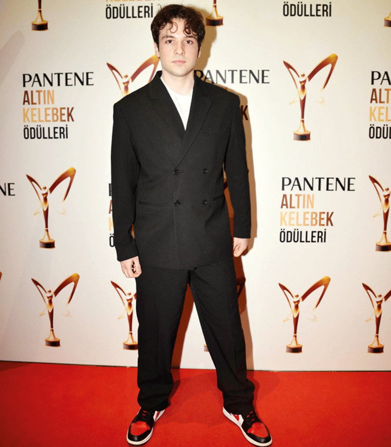 Kırmızı halıda göz kamaştırdılar...49. Pantene Altın Kelebek Ödül Töreninde kıyafetler yarıştı