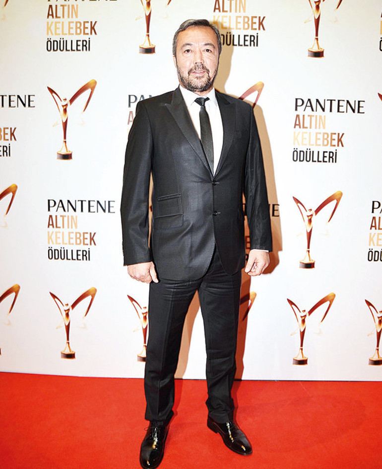 Kırmızı halıda göz kamaştırdılar...49. Pantene Altın Kelebek Ödül Töreninde kıyafetler yarıştı